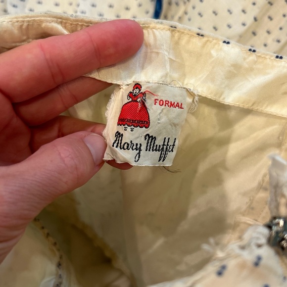 Queen of Shabby Chic Gown - Picture 13 of 16